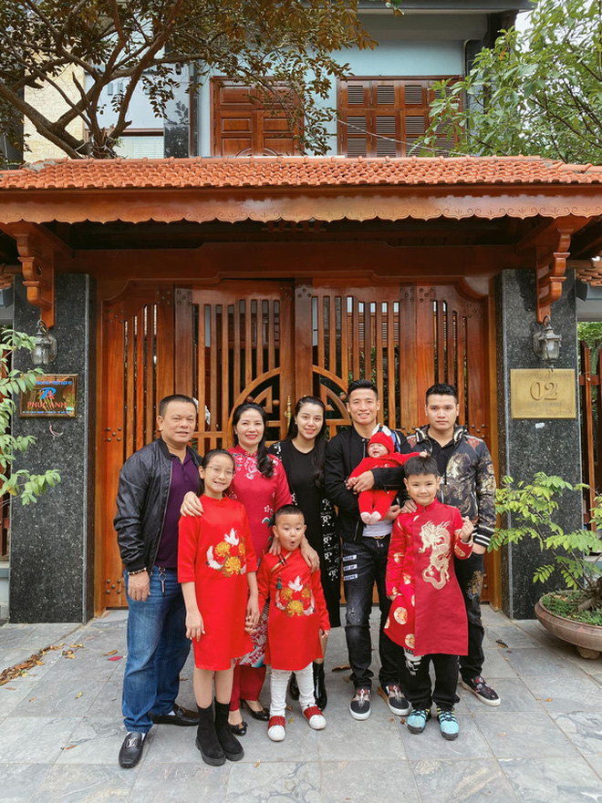 Hội cầu thủ 24, 25 tuổi quá khéo chọn vợ: Không phải ái nữ cựu chủ tịch thì cũng là rich kid du học làm cho công ty gia đình - 15 Hội cầu thủ 24, 25 tuổi quá khéo chọn vợ: Không phải ái nữ cựu chủ tịch thì cũng là rich kid du học làm cho công ty gia đình - 15
