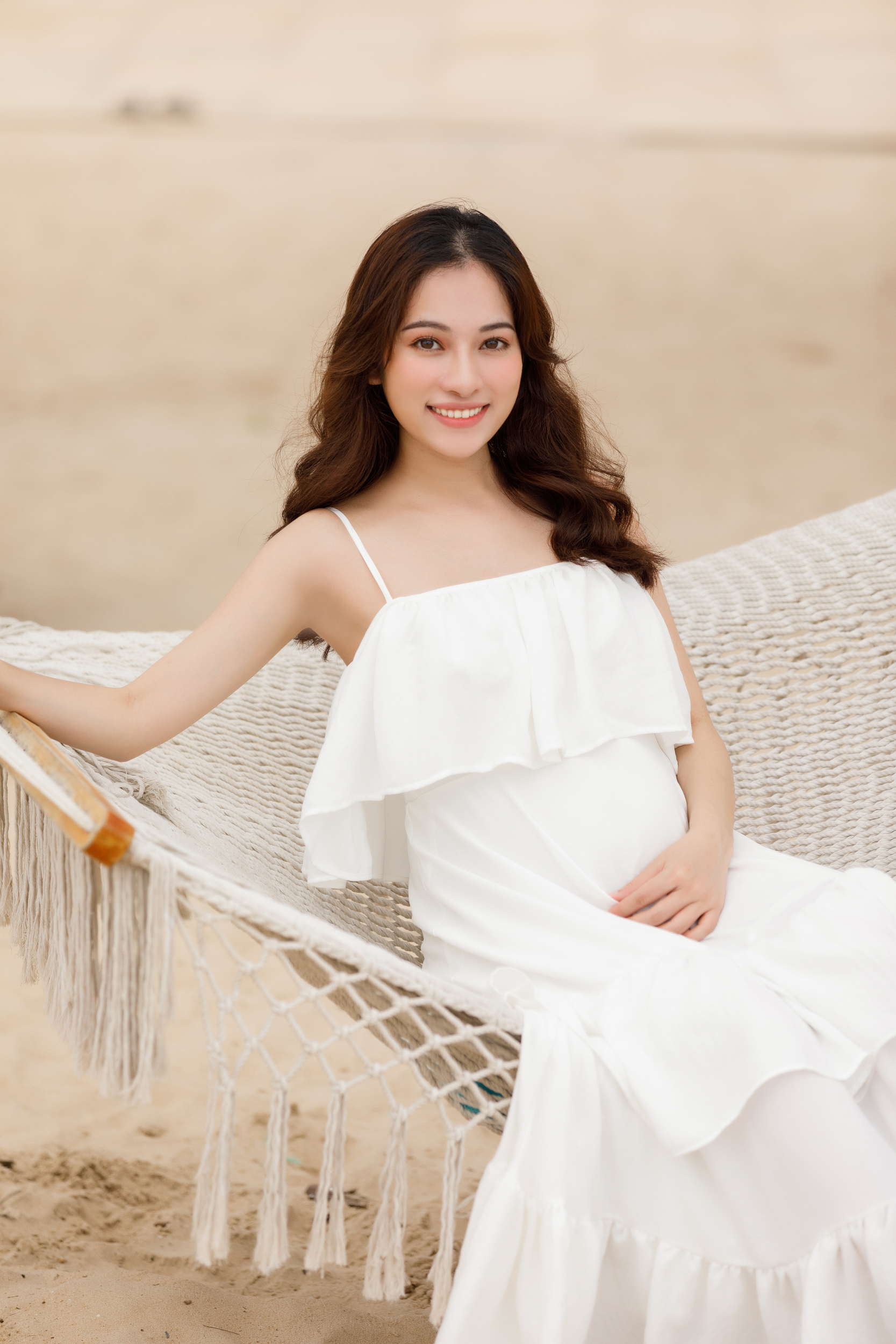 Sara Lưu khoe cận cảnh bụng bầu mang song thai, tiết lộ lý do giữ kín tin vui suốt 4 tháng - 2 Sara Lưu khoe cận cảnh bụng bầu mang song thai, tiết lộ lý do giữ kín tin vui suốt 4 tháng - 2