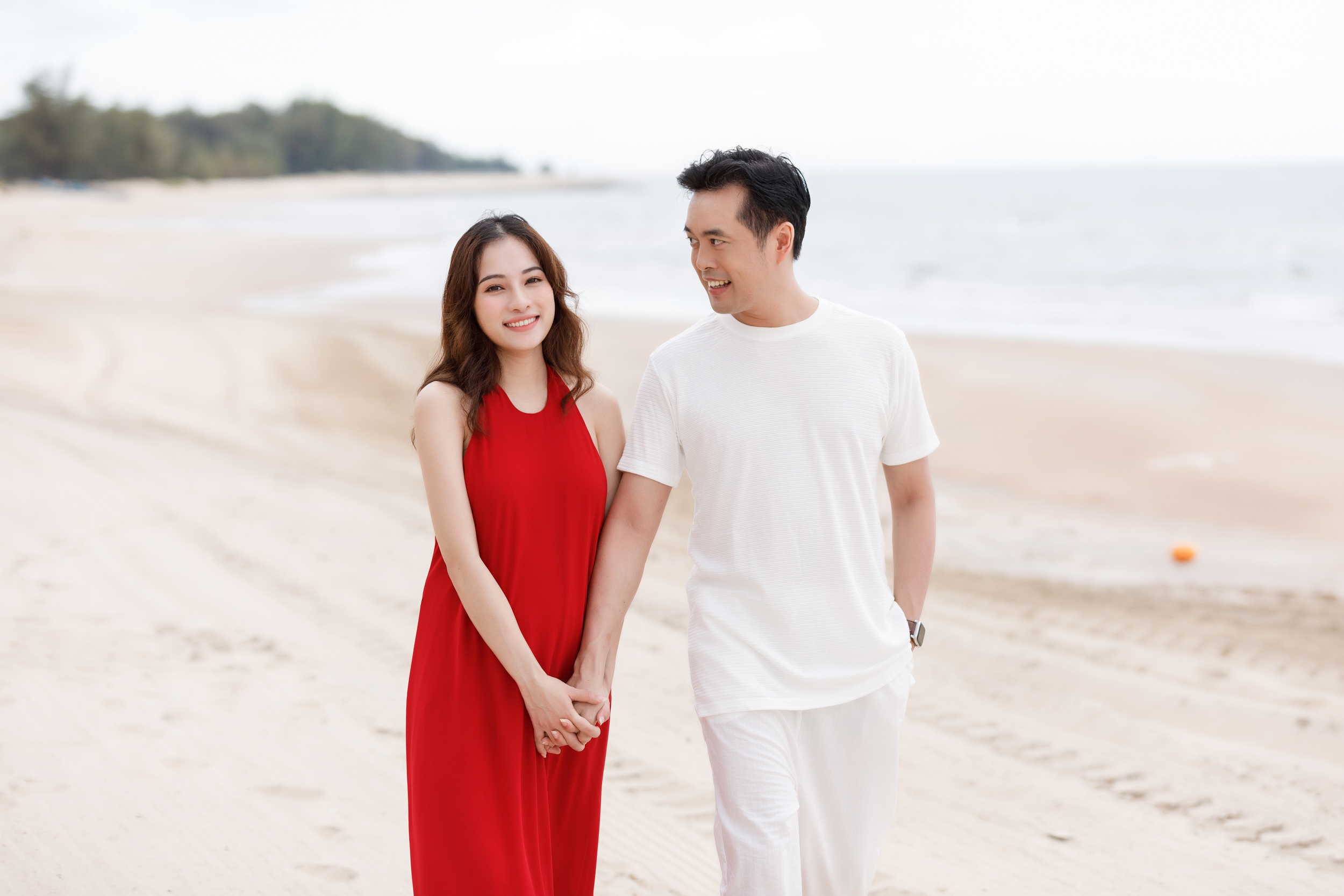 Sara Lưu khoe cận cảnh bụng bầu mang song thai, tiết lộ lý do giữ kín tin vui suốt 4 tháng - 5 Sara Lưu khoe cận cảnh bụng bầu mang song thai, tiết lộ lý do giữ kín tin vui suốt 4 tháng - 5