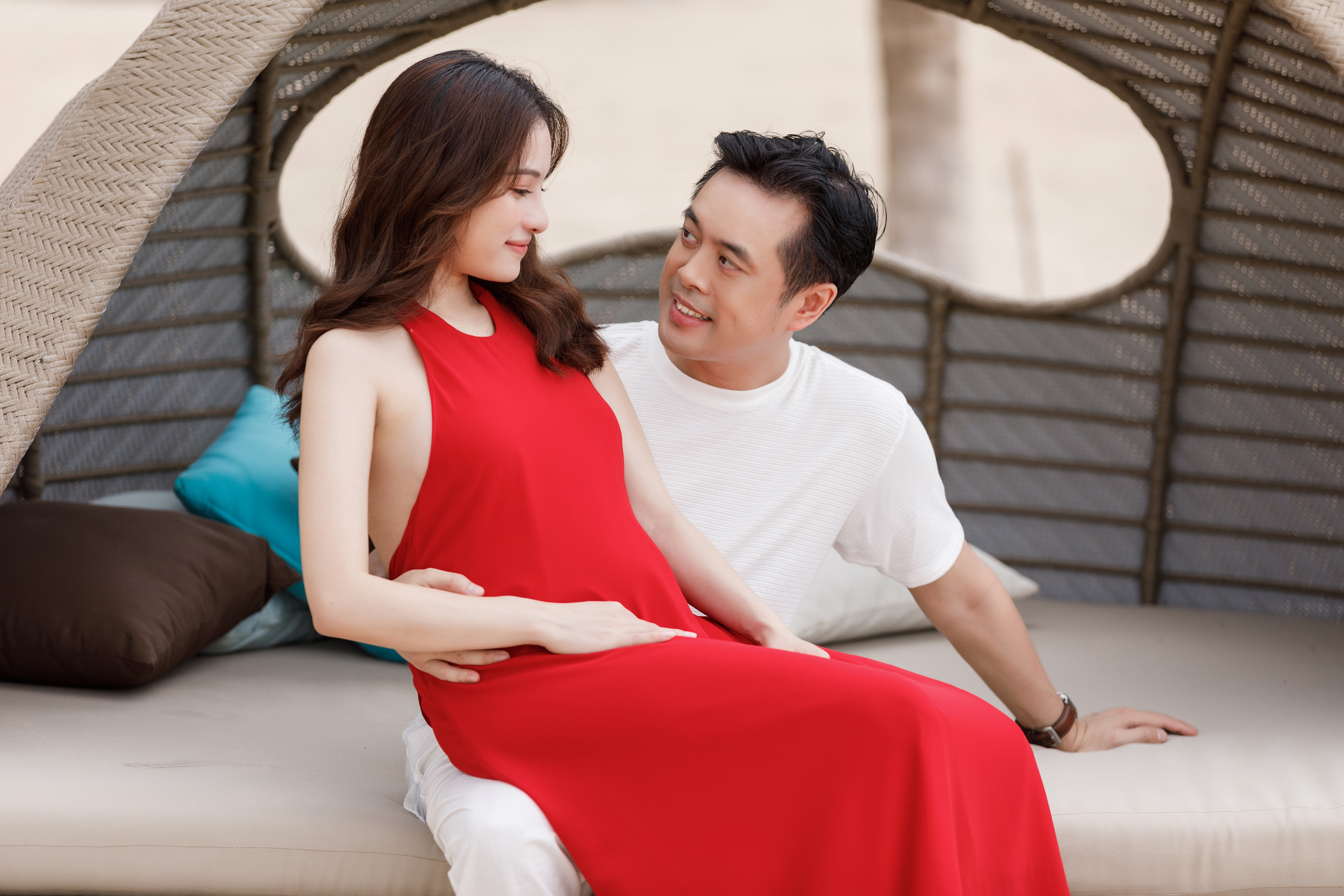 Sara Lưu khoe cận cảnh bụng bầu mang song thai, tiết lộ lý do giữ kín tin vui suốt 4 tháng - 7 Sara Lưu khoe cận cảnh bụng bầu mang song thai, tiết lộ lý do giữ kín tin vui suốt 4 tháng - 7