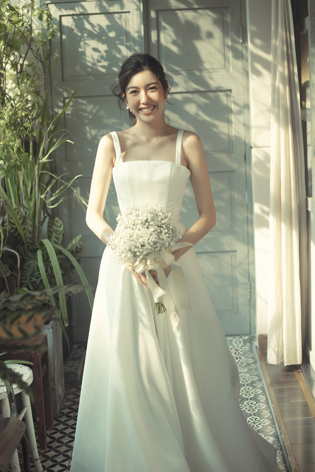 Thuý Vân đẹp nền nã, diện váy cưới đầy sang trọng: Nhìn nụ cười là biết đang hạnh phúc thế nào! - 3 Thuý Vân đẹp nền nã, diện váy cưới đầy sang trọng: Nhìn nụ cười là biết đang hạnh phúc thế nào! - 3