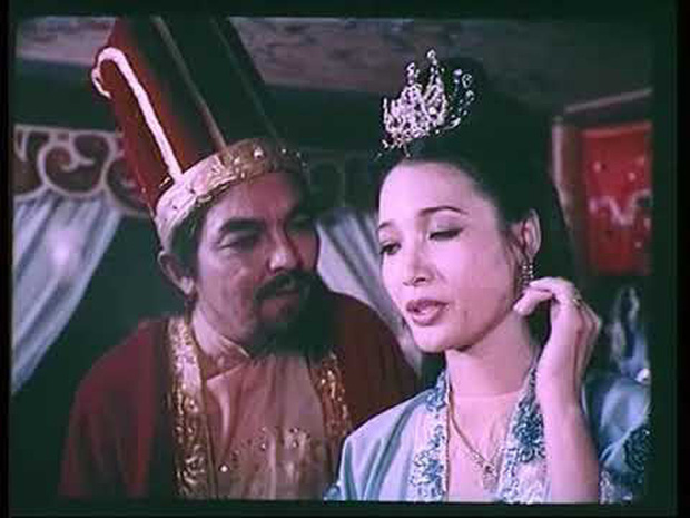 7 cảnh nóng từng gây 'chấn động' làng phim Việt: Số Đỏ tưởng bị cấm chiếu nhưng vẫn 'lội ngược dòng' với vô vàn cảnh gợi cảm - 4 7 cảnh nóng từng gây 'chấn động' làng phim Việt: Số Đỏ tưởng bị cấm chiếu nhưng vẫn 'lội ngược dòng' với vô vàn cảnh gợi cảm - 4