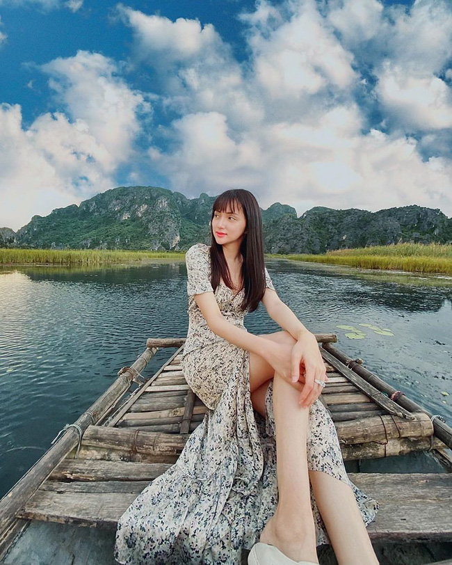 Hương Giang khoe chân dài miên man nhưng lại bị nhắc khéo: 'Kéo chân hơi quá' - 1 Hương Giang khoe chân dài miên man nhưng lại bị nhắc khéo: 'Kéo chân hơi quá' - 1