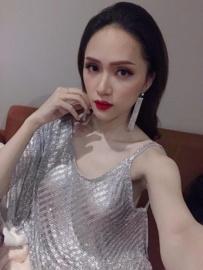 Hương Giang khoe chân dài miên man nhưng lại bị nhắc khéo: 'Kéo chân hơi quá' - 5 Hương Giang khoe chân dài miên man nhưng lại bị nhắc khéo: 'Kéo chân hơi quá' - 5