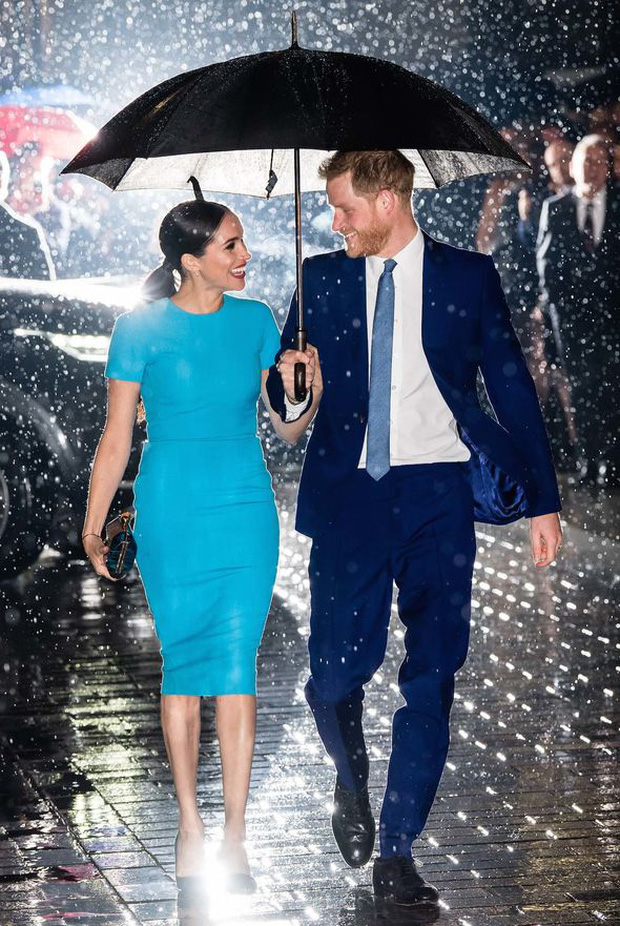 Vợ chồng Meghan Markle và Harry được phép rời bỏ gia đình Hoàng tộc, nhưng con trai 1 tuổi của họ thì không? - 3 Vợ chồng Meghan Markle và Harry được phép rời bỏ gia đình Hoàng tộc, nhưng con trai 1 tuổi của họ thì không? - 3