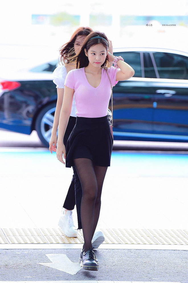 5 kiểu mix đồ giúp bạn có phong cách thập niên 90 sành điệu giống Jennie, Lisa, diện theo thì style chỉ có sang xịn trở lên - 2 5 kiểu mix đồ giúp bạn có phong cách thập niên 90 sành điệu giống Jennie, Lisa, diện theo thì style chỉ có sang xịn trở lên - 2