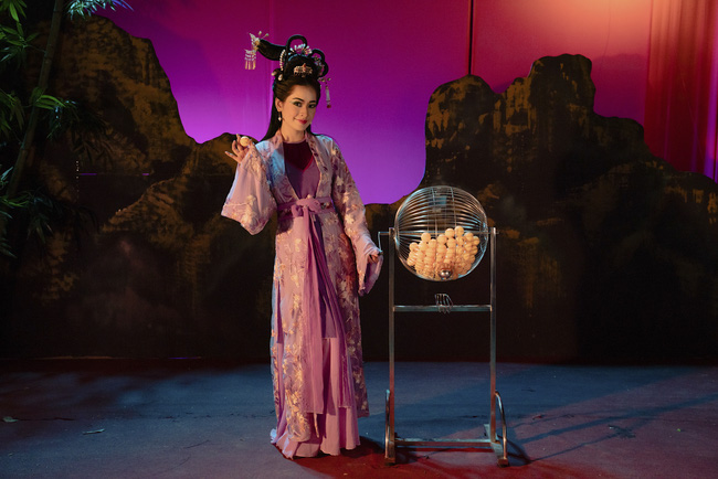 Chi Pu ra MV sặc mùi drama, mời cả Ngọc Trinh đóng tình địch nhưng phần hát bị chê 'hắt hiu như đời chị Dậu' - 6 Chi Pu ra MV sặc mùi drama, mời cả Ngọc Trinh đóng tình địch nhưng phần hát bị chê 'hắt hiu như đời chị Dậu' - 6