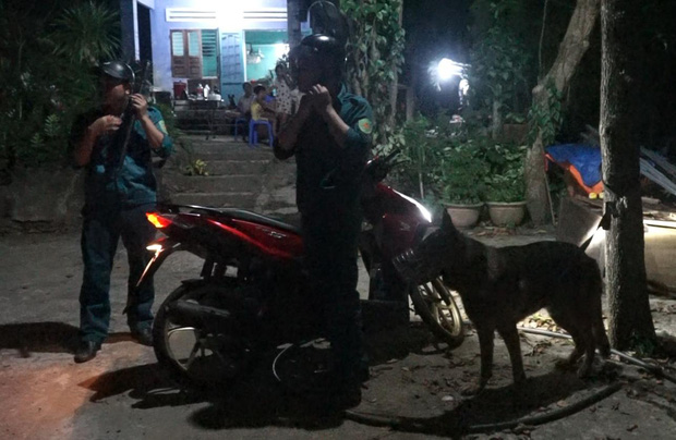 Hàng trăm chiến sỹ cùng chó nghiệp vụ xuyên đêm truy bắt tên sát nhân vượt ngục đang trốn trên đèo Hải Vân - 11 Hàng trăm chiến sỹ cùng chó nghiệp vụ xuyên đêm truy bắt tên sát nhân vượt ngục đang trốn trên đèo Hải Vân - 11