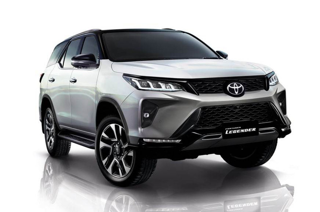 Bên trong Toyota Fortuner 2021 vừa lộ diện có những gì? - 1 Bên trong Toyota Fortuner 2021 vừa lộ diện có những gì? - 1