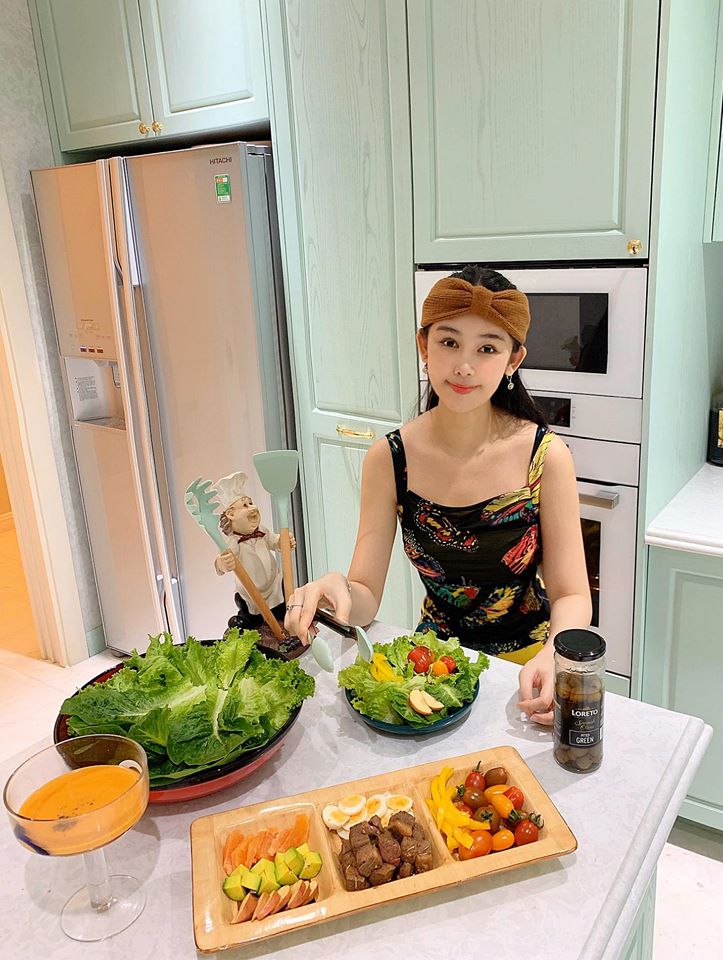 Qua chặng đường 3 năm với nhan sắc 'lên bổng xuống trầm', Lê Âu Ngân Anh từng gây ồn ào với đôi môi tều bây giờ ra sao? - 10 Qua chặng đường 3 năm với nhan sắc 'lên bổng xuống trầm', Lê Âu Ngân Anh từng gây ồn ào với đôi môi tều bây giờ ra sao? - 10