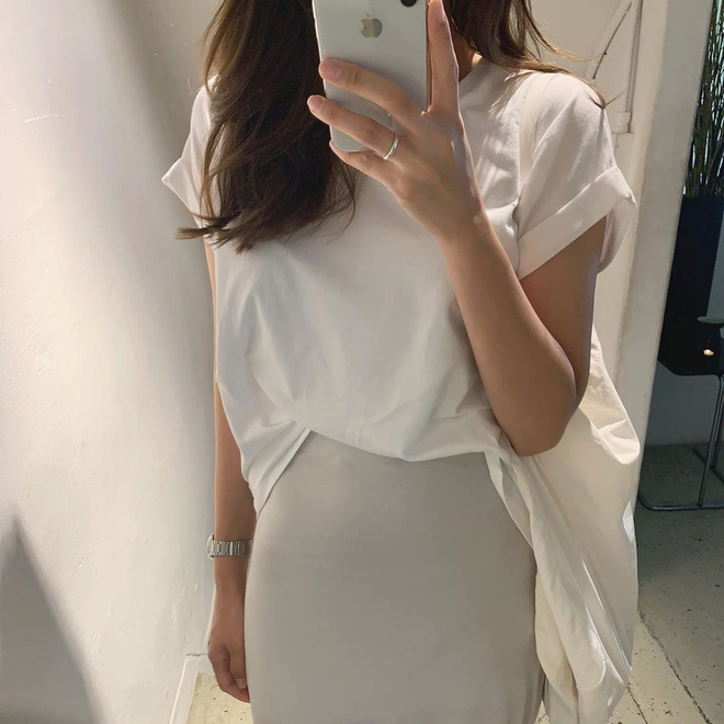 Nóng thế này chị em cứ nhắm áo trắng mà diện, bao nhiêu kiểu xinh tươi với cả chục cách mix vừa mát mẻ lại vừa sang - 16 Nóng thế này chị em cứ nhắm áo trắng mà diện, bao nhiêu kiểu xinh tươi với cả chục cách mix vừa mát mẻ lại vừa sang - 16