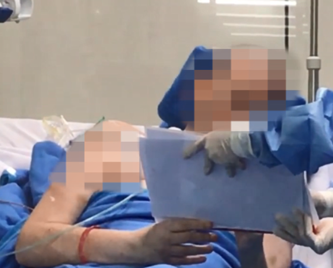 Clip: Hồi phục kỳ diệu, nam phi công người Anh đã ngồi được trên xe lăn để đi phơi nắng, sẽ sớm cai máy thở - 2