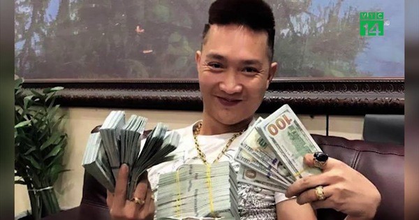 Huấn 'hoa hồng' đang bị công an truy tìm là ai? Huấn 'hoa hồng' đang bị công an truy tìm là ai?