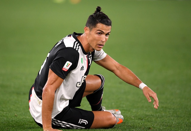 Ronaldo tịt ngòi, Juventus thua Napoli ở chung kết Coppa Italy