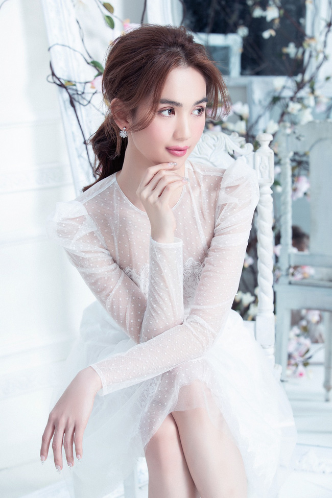 Ngọc Trinh khoe dáng nuột nà nhưng vòng eo cực đỉnh 54cm mới gây chú ý - 10 Ngọc Trinh khoe dáng nuột nà nhưng vòng eo cực đỉnh 54cm mới gây chú ý - 10