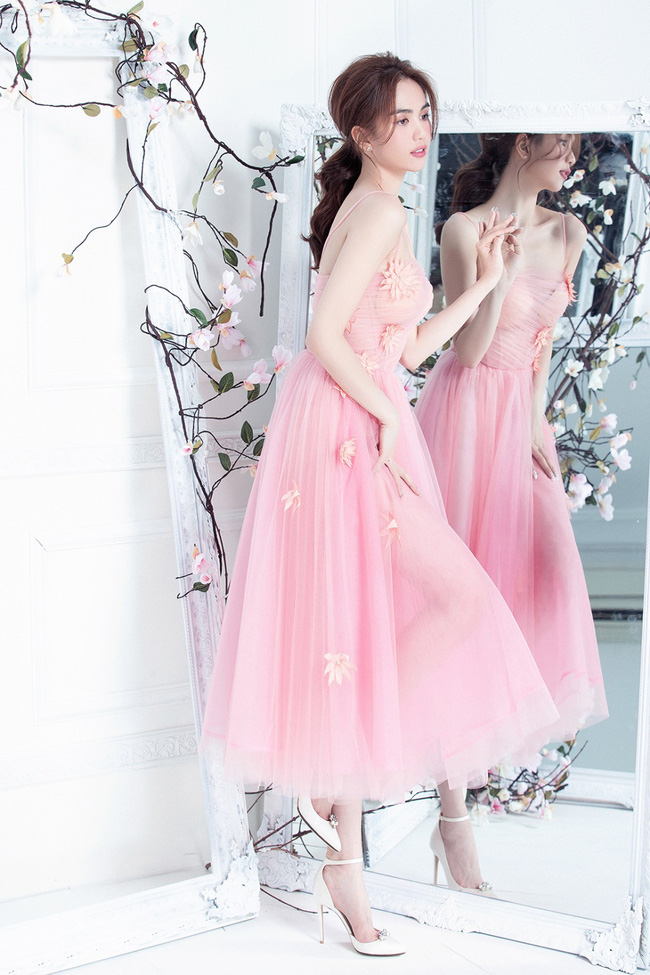 Ngọc Trinh khoe dáng nuột nà nhưng vòng eo cực đỉnh 54cm mới gây chú ý Ngọc Trinh khoe dáng nuột nà nhưng vòng eo cực đỉnh 54cm mới gây chú ý