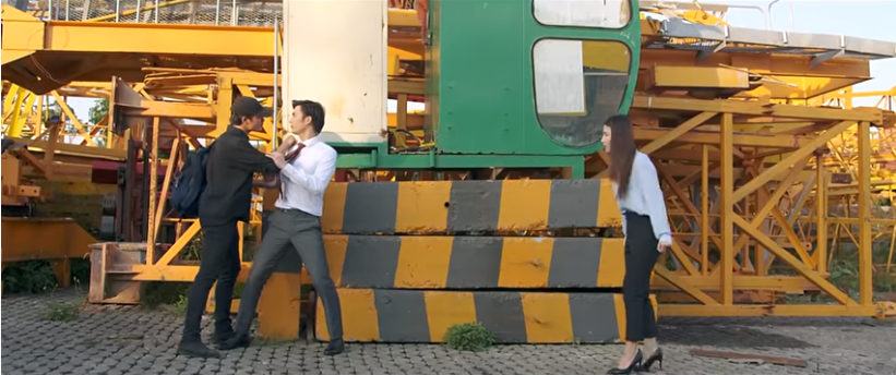 Tình yêu và tham vọng tập 28: Minh bị sát thủ kề dao bắt cóc, Tuệ Lâm đâm chết người? - 1 Tình yêu và tham vọng tập 28: Minh bị sát thủ kề dao bắt cóc, Tuệ Lâm đâm chết người? - 1
