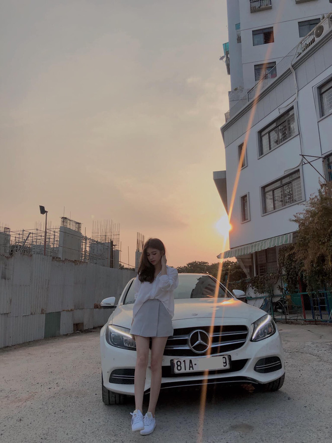 Không cần ai đó đi Mẹc chở vài vòng, hội gái đẹp này đã sớm mua ô tô tiền tỷ, muốn thì tự đi - 12 Không cần ai đó đi Mẹc chở vài vòng, hội gái đẹp này đã sớm mua ô tô tiền tỷ, muốn thì tự đi - 12