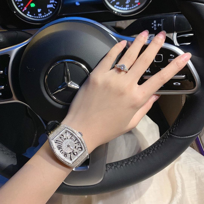 Không cần ai đó đi Mẹc chở vài vòng, hội gái đẹp này đã sớm mua ô tô tiền tỷ, muốn thì tự đi - 6 Không cần ai đó đi Mẹc chở vài vòng, hội gái đẹp này đã sớm mua ô tô tiền tỷ, muốn thì tự đi - 6
