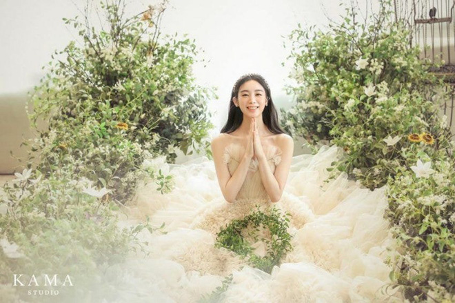 Bộ ảnh cưới độc nhất showbiz Hàn: Nhìn tưởng poster phim, nhan sắc cô dâu idol đình đám Gen 2 gây choáng - 7 Bộ ảnh cưới độc nhất showbiz Hàn: Nhìn tưởng poster phim, nhan sắc cô dâu idol đình đám Gen 2 gây choáng - 7