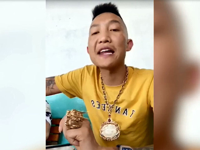 'Giang hồ mạng' Huấn Hoa Hồng ngang nhiên làm MV quảng cáo game đánh bạc: Có thể bị xử lý hình sự 'Giang hồ mạng' Huấn Hoa Hồng ngang nhiên làm MV quảng cáo game đánh bạc: Có thể bị xử lý hình sự