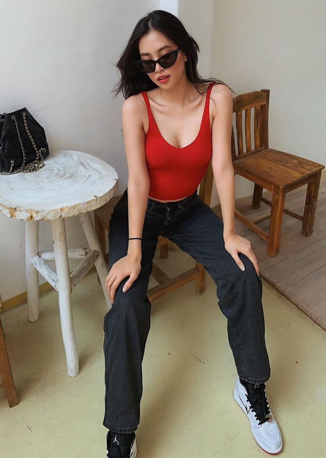 Ngắm 10 set đồ với áo tank top vừa mát vừa cool này, nàng nào cũng muốn múc liền vài chiếc diện hè - 12 Ngắm 10 set đồ với áo tank top vừa mát vừa cool này, nàng nào cũng muốn múc liền vài chiếc diện hè - 12