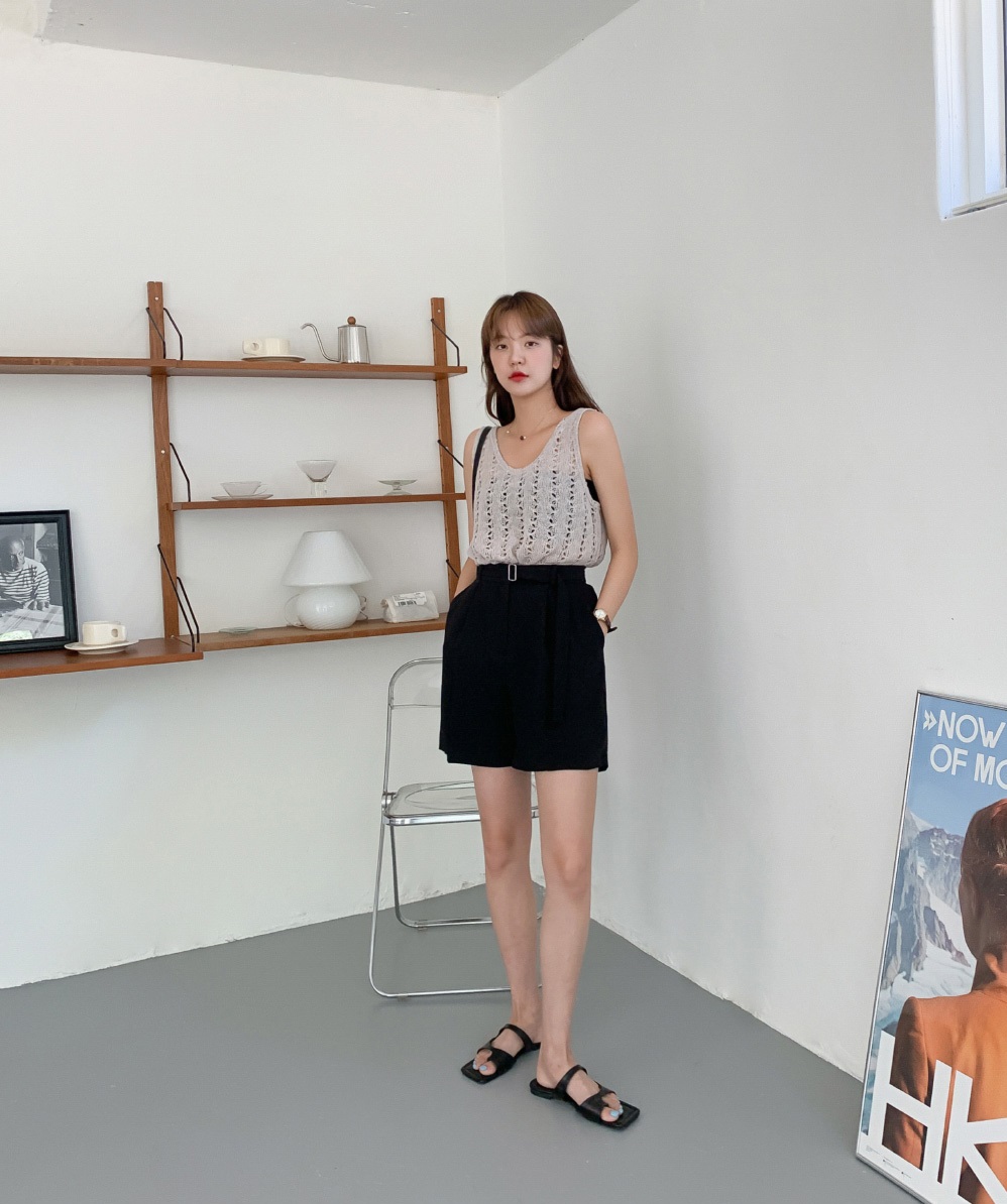 Hot bậc nhất hè này là quần shorts ống rộng và 4 cách diện vừa sành điệu vừa hack dáng hết cỡ - 9 Hot bậc nhất hè này là quần shorts ống rộng và 4 cách diện vừa sành điệu vừa hack dáng hết cỡ - 9