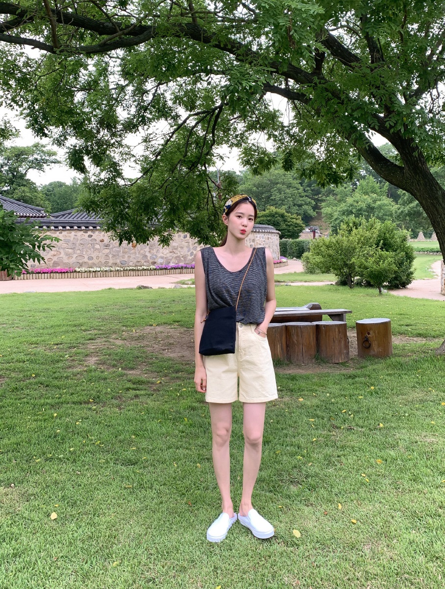 Hot bậc nhất hè này là quần shorts ống rộng và 4 cách diện vừa sành điệu vừa hack dáng hết cỡ - 7 Hot bậc nhất hè này là quần shorts ống rộng và 4 cách diện vừa sành điệu vừa hack dáng hết cỡ - 7