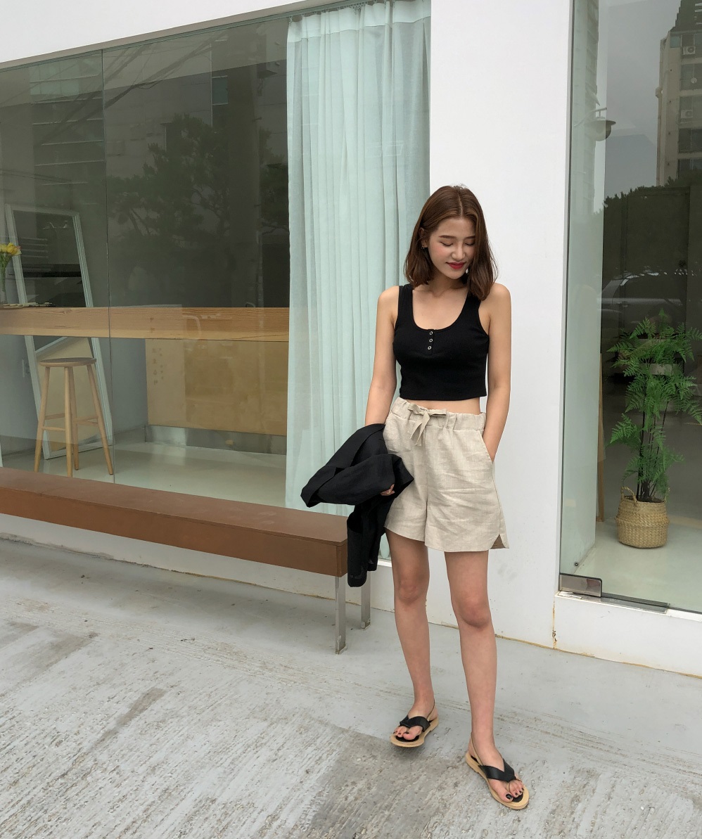 Hot bậc nhất hè này là quần shorts ống rộng và 4 cách diện vừa sành điệu vừa hack dáng hết cỡ Hot bậc nhất hè này là quần shorts ống rộng và 4 cách diện vừa sành điệu vừa hack dáng hết cỡ