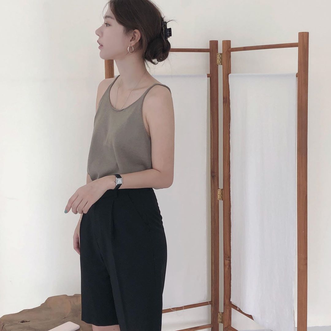 Hot bậc nhất hè này là quần shorts ống rộng và 4 cách diện vừa sành điệu vừa hack dáng hết cỡ - 8 Hot bậc nhất hè này là quần shorts ống rộng và 4 cách diện vừa sành điệu vừa hack dáng hết cỡ - 8