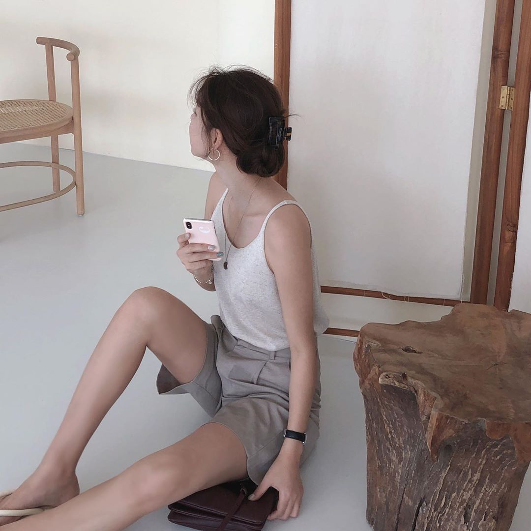 Hot bậc nhất hè này là quần shorts ống rộng và 4 cách diện vừa sành điệu vừa hack dáng hết cỡ - 6 Hot bậc nhất hè này là quần shorts ống rộng và 4 cách diện vừa sành điệu vừa hack dáng hết cỡ - 6