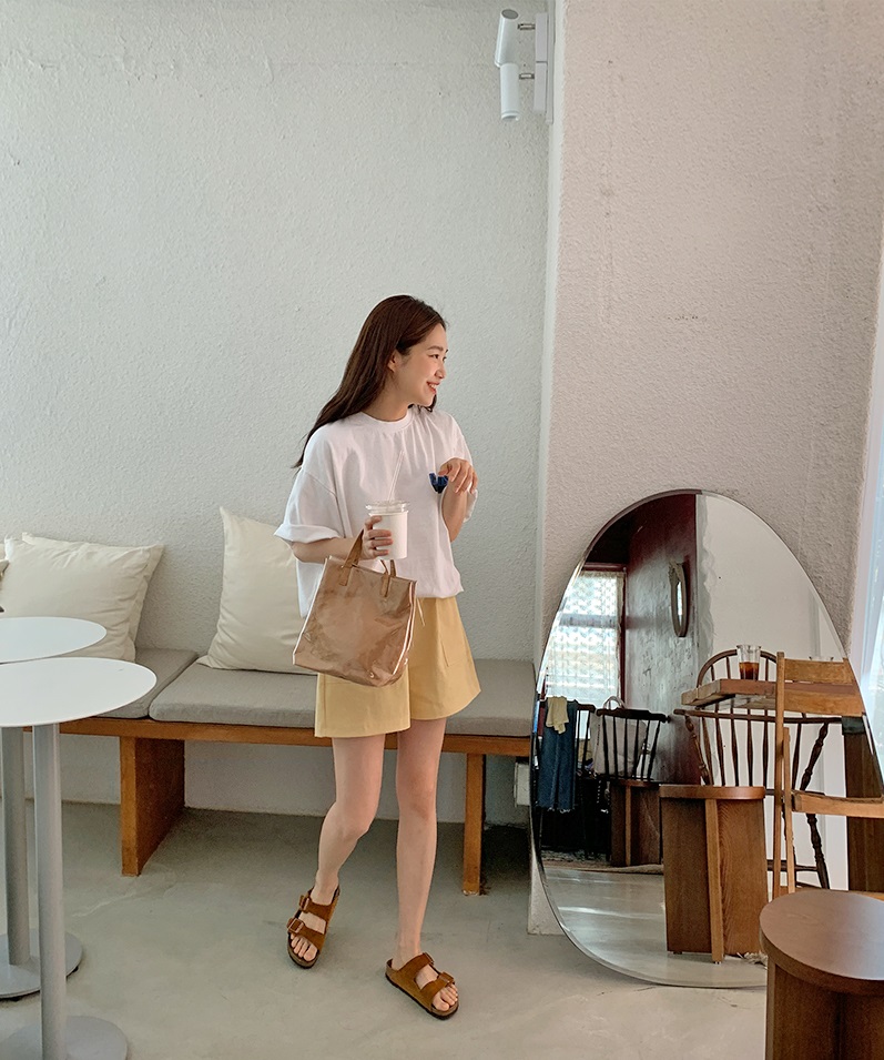 Hot bậc nhất hè này là quần shorts ống rộng và 4 cách diện vừa sành điệu vừa hack dáng hết cỡ - 11 Hot bậc nhất hè này là quần shorts ống rộng và 4 cách diện vừa sành điệu vừa hack dáng hết cỡ - 11