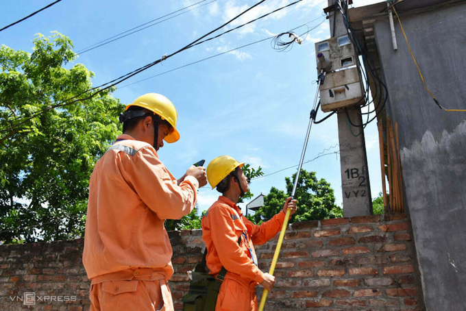 Vì sao EVN vẫn phải ghi số điện 'bằng tay' Vì sao EVN vẫn phải ghi số điện 'bằng tay'