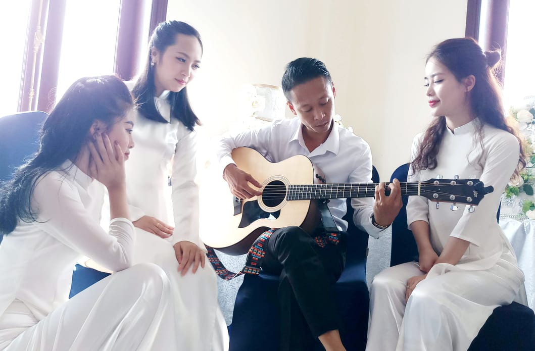 Nữ MC xinh đẹp kể về cú 'lội ngược dòng' kiếm 100 triệu/ tháng và câu chuyện tình cùng 'đại gia bí ẩn' phía sau - 4 Nữ MC xinh đẹp kể về cú 'lội ngược dòng' kiếm 100 triệu/ tháng và câu chuyện tình cùng 'đại gia bí ẩn' phía sau - 4