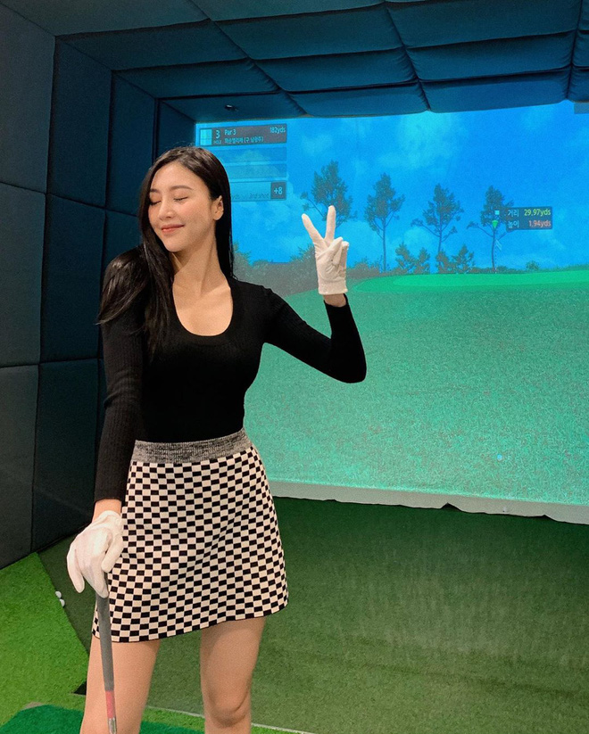 Loạt gái đẹp đồng loạt khoe dáng ở sân golf, chỉ 1 bức ảnh biết ngay khí chất và sang cỡ nào! - 9 Loạt gái đẹp đồng loạt khoe dáng ở sân golf, chỉ 1 bức ảnh biết ngay khí chất và sang cỡ nào! - 9
