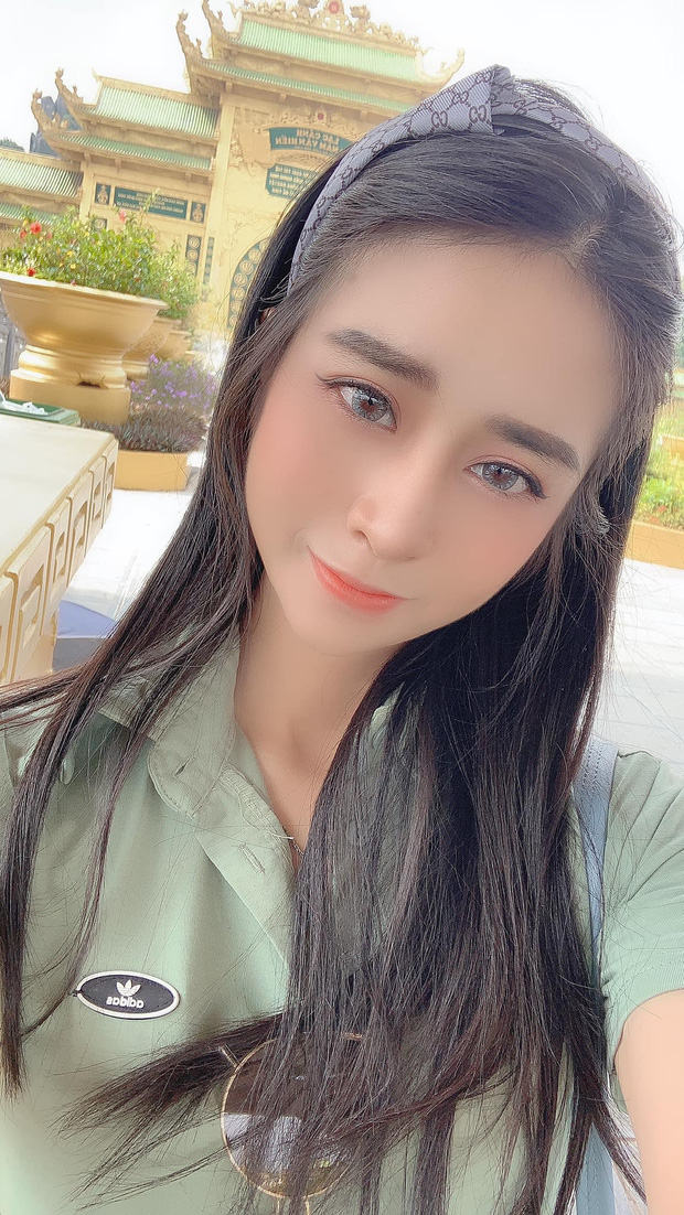 Bạn bè nhận ra bất ổn của diễn viên, ca sĩ Lynh Ly những ngày cuối đời: Mất ngủ, thay avatar đen, cố tỏ ra vui vẻ nhưng rất cô đơn và áp lực Bạn bè nhận ra bất ổn của diễn viên, ca sĩ Lynh Ly những ngày cuối đời: Mất ngủ, thay avatar đen, cố tỏ ra vui vẻ nhưng rất cô đơn và áp lực