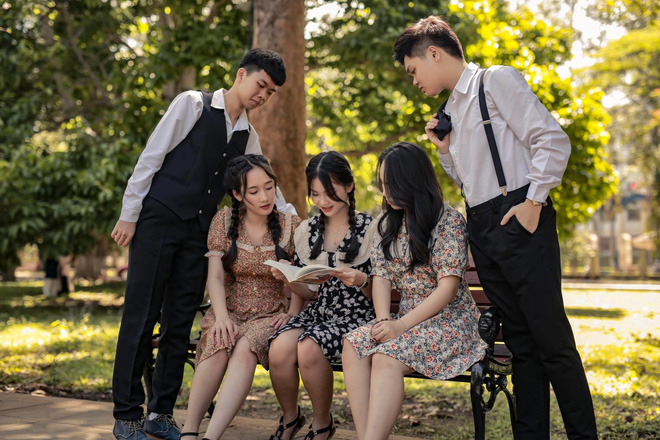 Đầu tư kinh phí 30 triệu nhưng bộ ảnh kỷ yếu vẫn nhận ý kiến trái chiều vì một chi tiết lịch sử - 3 Đầu tư kinh phí 30 triệu nhưng bộ ảnh kỷ yếu vẫn nhận ý kiến trái chiều vì một chi tiết lịch sử - 3