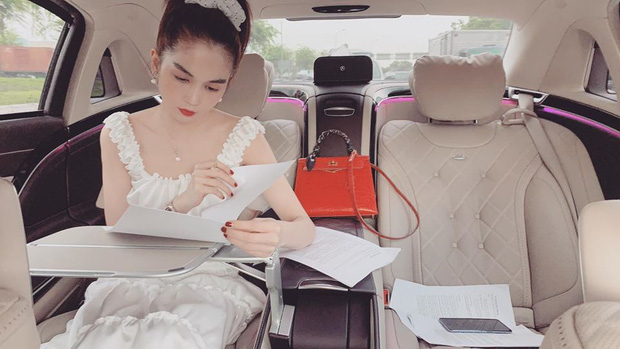 Nghề tay trái của sao Vbiz: Midu vừa là giảng viên vừa bà chủ, Ngọc Trinh thu 1,6 tỷ/ngày nhưng gây tò mò nhất là Hoài Lâm - 10 Nghề tay trái của sao Vbiz: Midu vừa là giảng viên vừa bà chủ, Ngọc Trinh thu 1,6 tỷ/ngày nhưng gây tò mò nhất là Hoài Lâm - 10