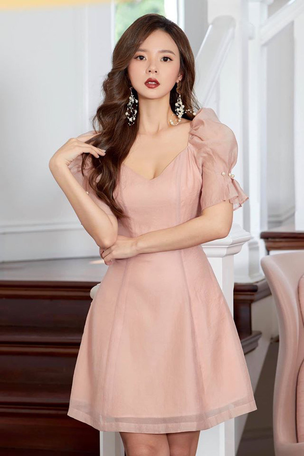 Nghề tay trái của sao Vbiz: Midu vừa là giảng viên vừa bà chủ, Ngọc Trinh thu 1,6 tỷ/ngày nhưng gây tò mò nhất là Hoài Lâm - 3 Nghề tay trái của sao Vbiz: Midu vừa là giảng viên vừa bà chủ, Ngọc Trinh thu 1,6 tỷ/ngày nhưng gây tò mò nhất là Hoài Lâm - 3