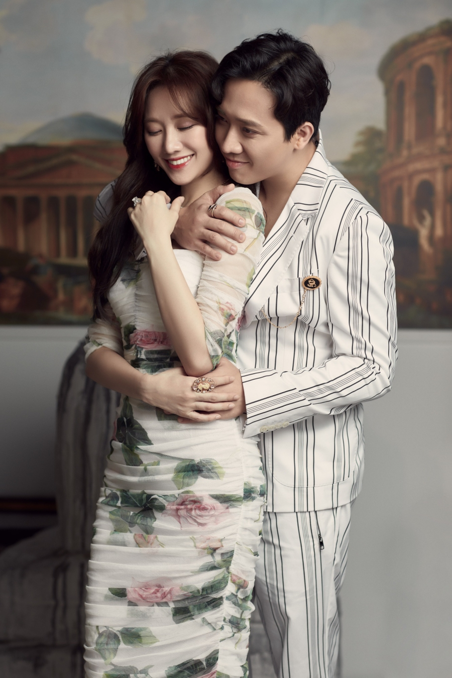 Hari Won - Trấn Thành tung bộ ảnh diện cây đồ hiệu, biểu cảm ngọt ngào hạnh phúc khiến dân tình 'lụi tim' - 2 Hari Won - Trấn Thành tung bộ ảnh diện cây đồ hiệu, biểu cảm ngọt ngào hạnh phúc khiến dân tình 'lụi tim' - 2