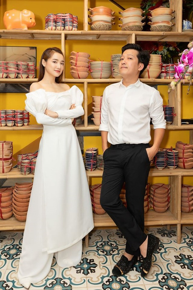 Nghề tay trái của sao Vbiz: Midu vừa là giảng viên vừa bà chủ, Ngọc Trinh thu 1,6 tỷ/ngày nhưng gây tò mò nhất là Hoài Lâm - 6 Nghề tay trái của sao Vbiz: Midu vừa là giảng viên vừa bà chủ, Ngọc Trinh thu 1,6 tỷ/ngày nhưng gây tò mò nhất là Hoài Lâm - 6
