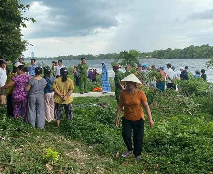 6 nữ sinh ra sông Hương tắm, 2 em đuối nước thương vong 6 nữ sinh ra sông Hương tắm, 2 em đuối nước thương vong