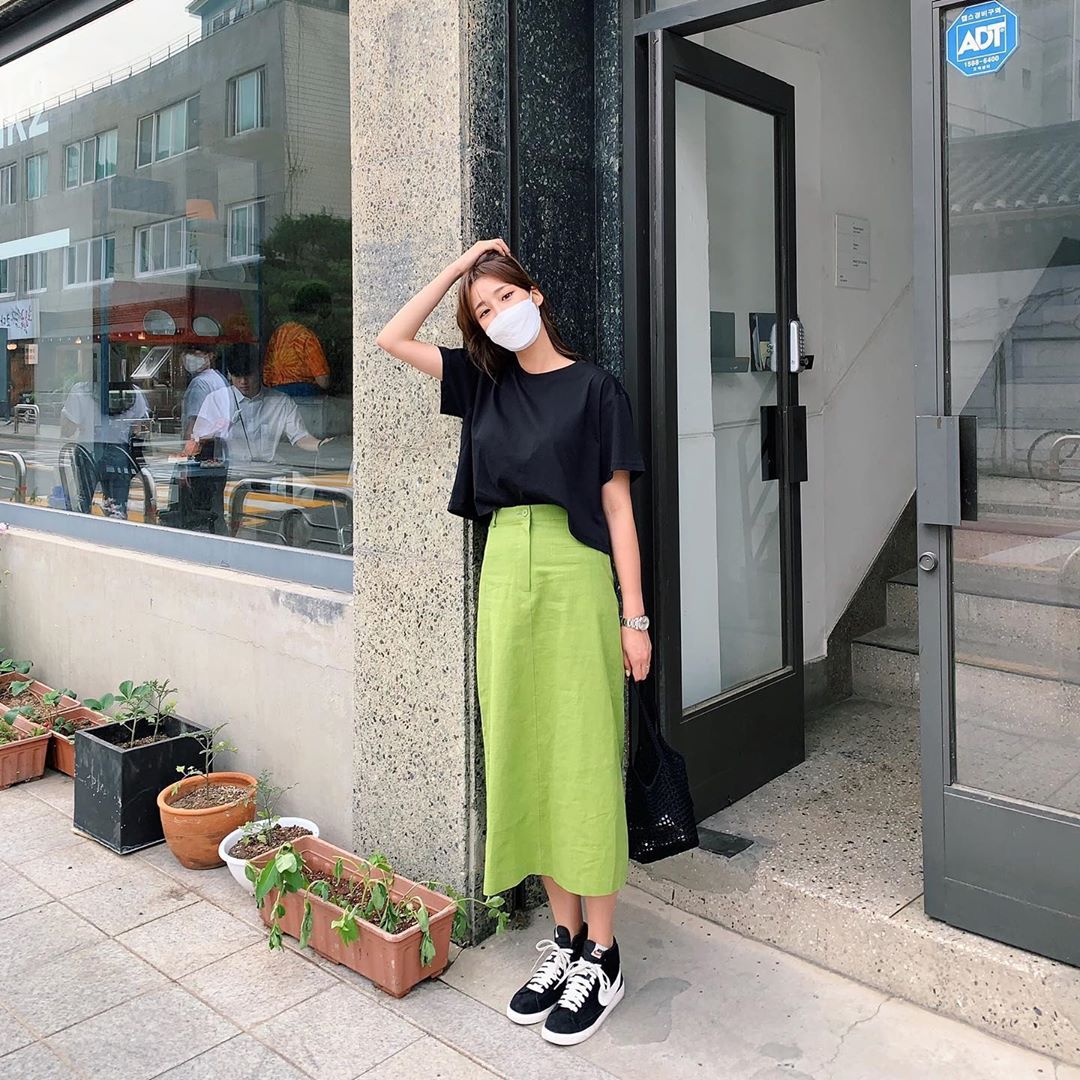Mix giày sneaker với 5 kiểu trang phục sau, điểm sành điệu của chị em sẽ gia tăng mạnh mẽ - 8 Mix giày sneaker với 5 kiểu trang phục sau, điểm sành điệu của chị em sẽ gia tăng mạnh mẽ - 8