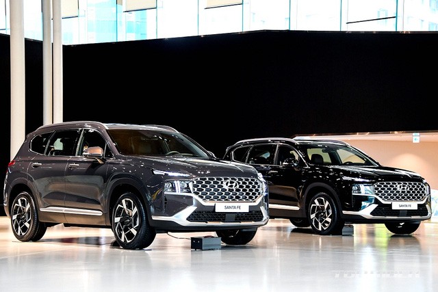 Hyundai Santa Fe 2021 chính thức ra mắt: Giá bán tăng nhẹ, nhiều phiên bản, bán ra trong tháng 7 - 1 Hyundai Santa Fe 2021 chính thức ra mắt: Giá bán tăng nhẹ, nhiều phiên bản, bán ra trong tháng 7 - 1