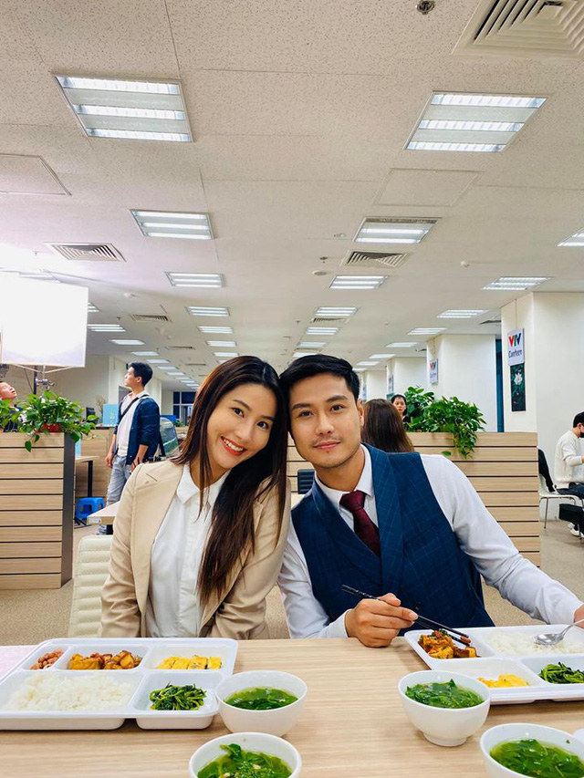 Vừa tung ảnh ngọt ngào với Quỳnh Kool, Thanh Sơn lại tình tứ với Linh 'Tình yêu và tham vọng' khiến dân tình 'đẩy thuyền' mỏi tay Vừa tung ảnh ngọt ngào với Quỳnh Kool, Thanh Sơn lại tình tứ với Linh 'Tình yêu và tham vọng' khiến dân tình 'đẩy thuyền' mỏi tay