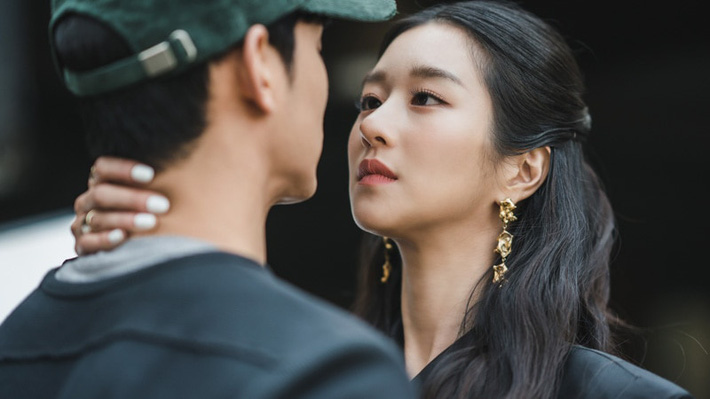 Điên đảo với mỹ nhân 'Điên Thì Có Sao': Đã xinh lại còn sang, tủ đồ hiệu tiền tạ tiền tấn, bộ nào diện lên cũng đẹp như bà hoàng - 4 Điên đảo với mỹ nhân 'Điên Thì Có Sao': Đã xinh lại còn sang, tủ đồ hiệu tiền tạ tiền tấn, bộ nào diện lên cũng đẹp như bà hoàng - 4
