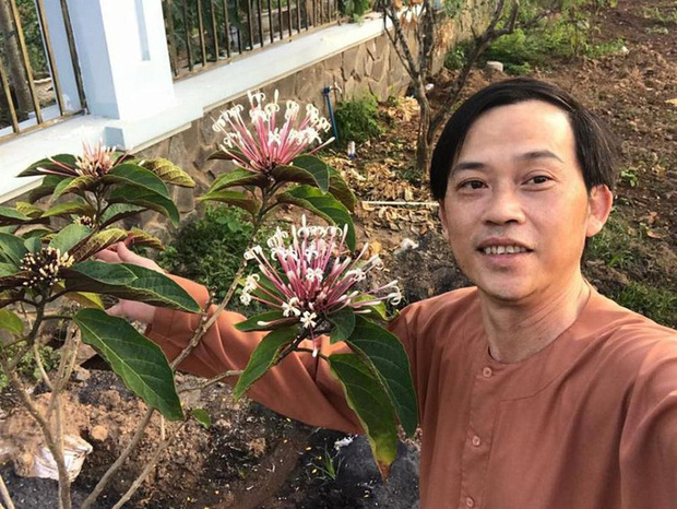 Danh hài Hoài Linh gây lo lắng khi đăng ảnh chân bị băng bó nhưng lý do đằng sau lại khiến tất cả dở khóc dở cười Danh hài Hoài Linh gây lo lắng khi đăng ảnh chân bị băng bó nhưng lý do đằng sau lại khiến tất cả dở khóc dở cười