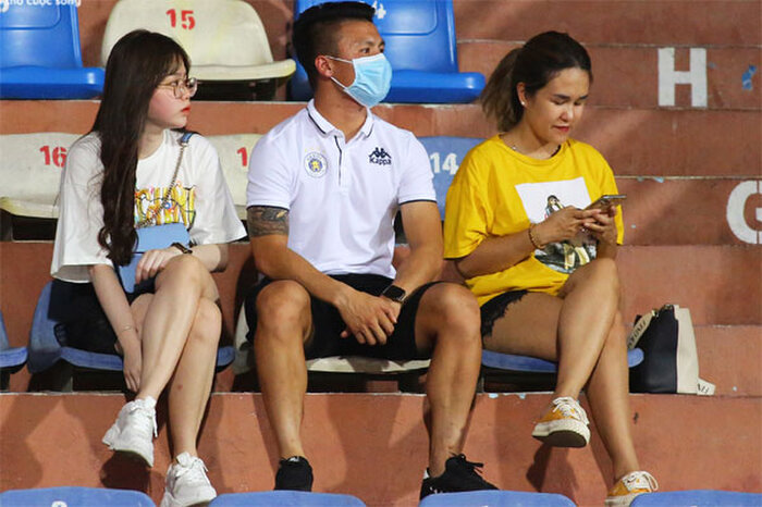 Quang Hải và Huỳnh Anh công khai 'tình tứ' sau scandal, Nhật Lê bỗng đăng trạng thái 'cực gắt' Quang Hải và Huỳnh Anh công khai 'tình tứ' sau scandal, Nhật Lê bỗng đăng trạng thái 'cực gắt'