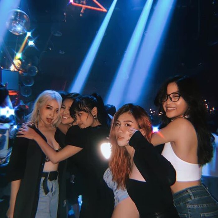 Quang Hải và Huỳnh Anh công khai 'tình tứ' sau scandal, Nhật Lê bỗng đăng trạng thái 'cực gắt' - 4 Quang Hải và Huỳnh Anh công khai 'tình tứ' sau scandal, Nhật Lê bỗng đăng trạng thái 'cực gắt' - 4