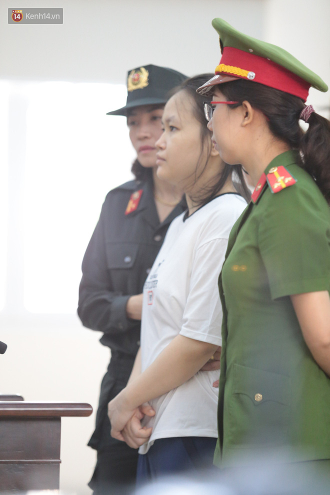 Bố của nữ chủ mưu 'giết người, đổ bê tông' gào khóc sau khi con nhận bản án tử hình - 2 Bố của nữ chủ mưu 'giết người, đổ bê tông' gào khóc sau khi con nhận bản án tử hình - 2